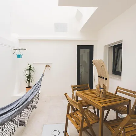 Apartment 100 - Point Break 12 *