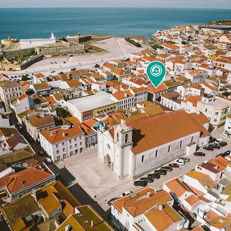 Apartment 100 - Point Break 12 *